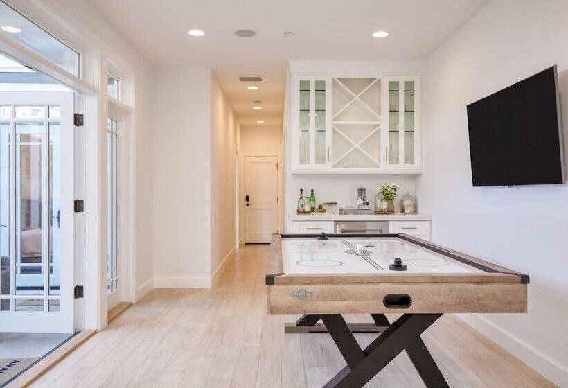 Emerald Cove By Avantstay Mins To Beach & Pier