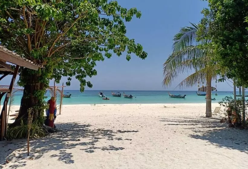 هتل Chareena Beachside