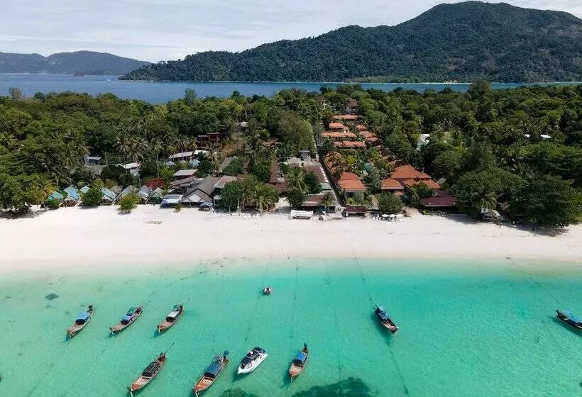 هتل Chareena Beachside