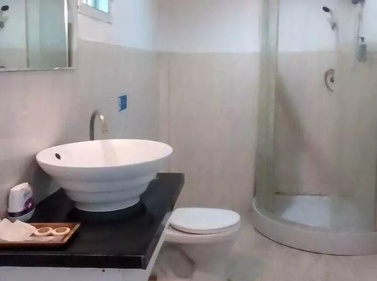 هتل Chareena Beachside