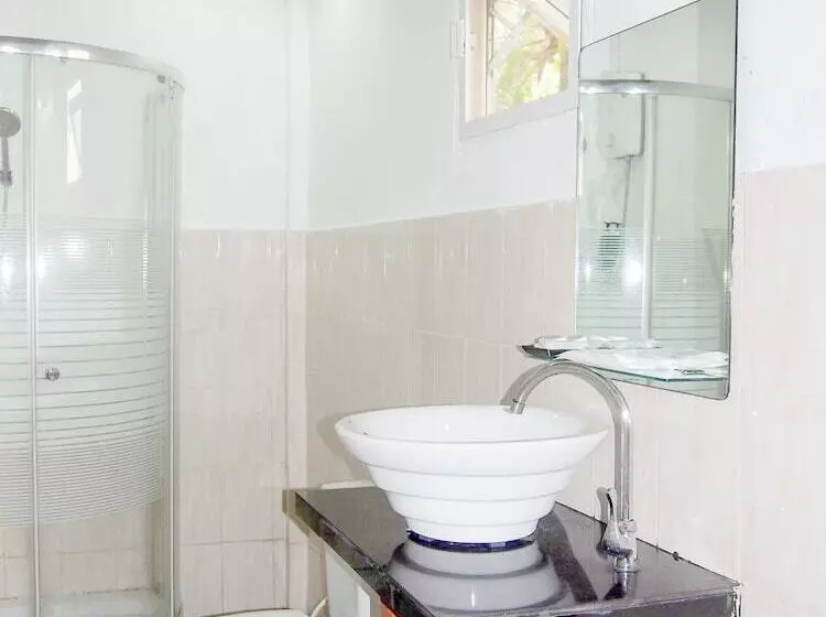 هتل Chareena Beachside