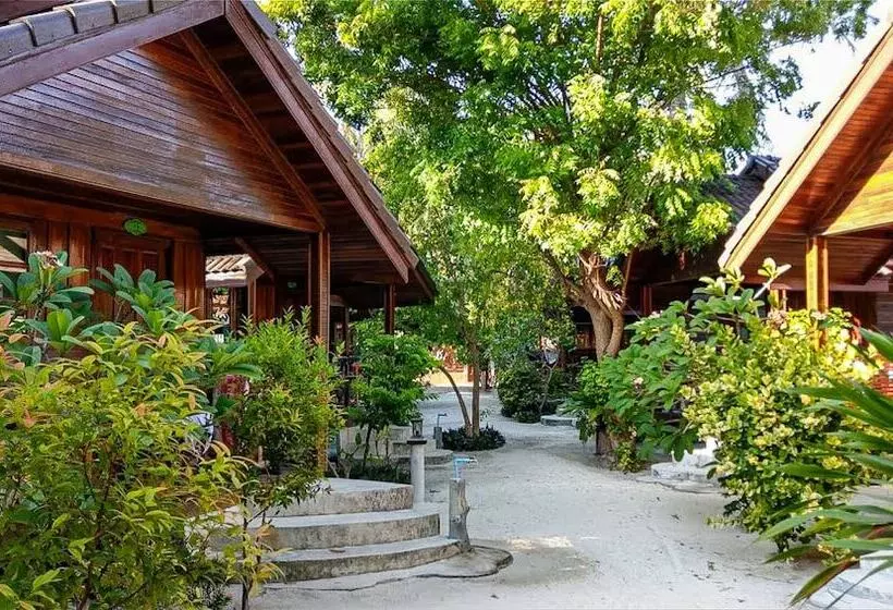 هتل Chareena Beachside