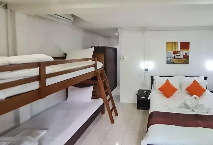 هتل Chareena Beachside