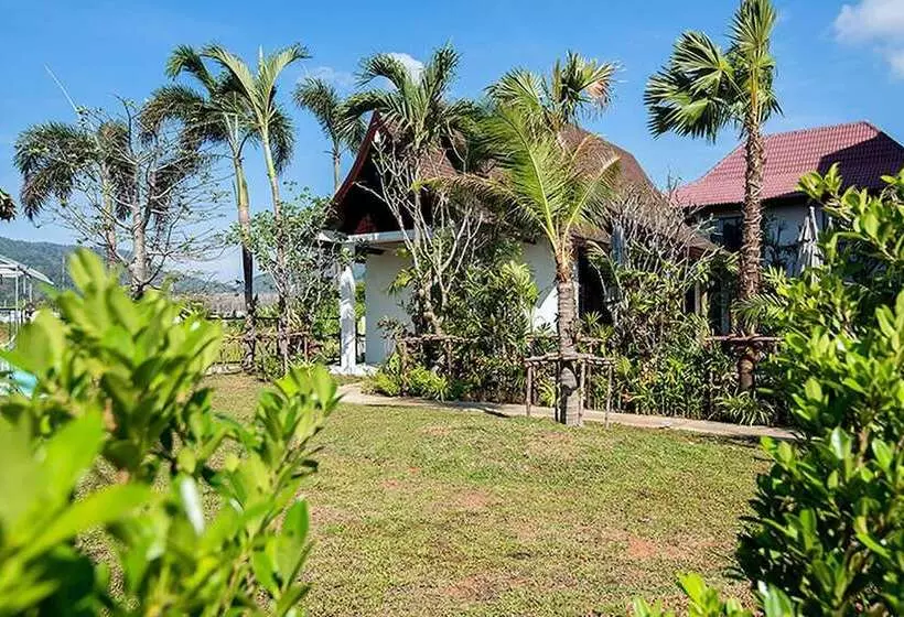 Hotelli Coco Paradiso Phuket