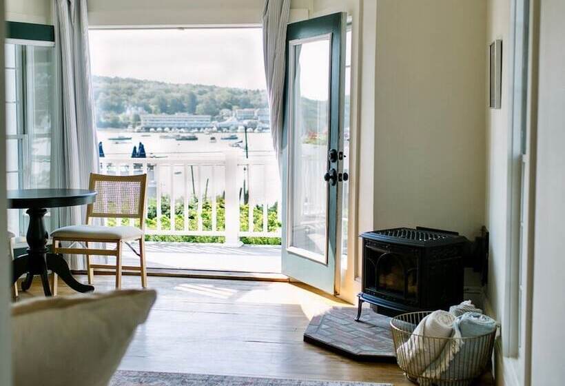 בית מלון כפרי Admirals Quarters Inn