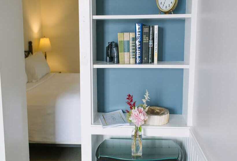 בית מלון כפרי Admirals Quarters Inn