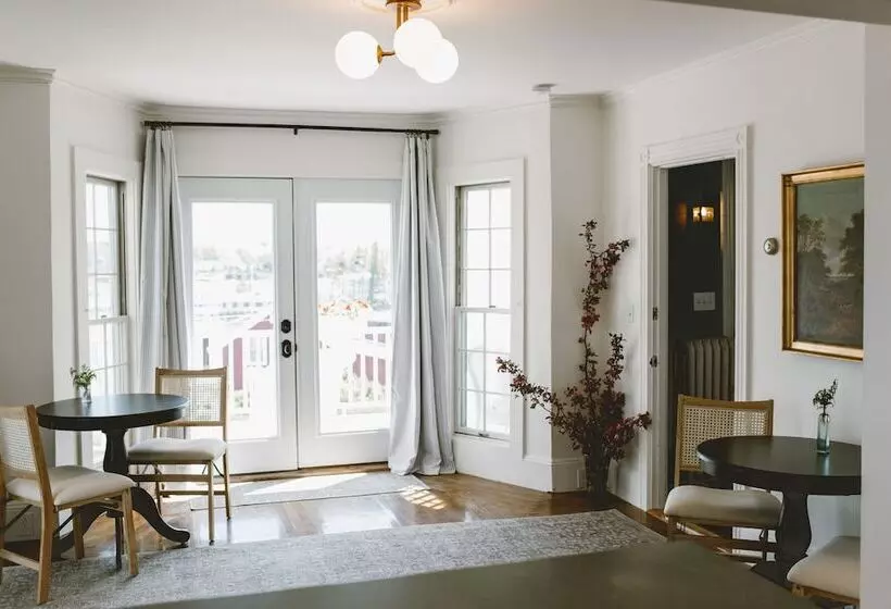 ホテル Admirals Quarters Inn