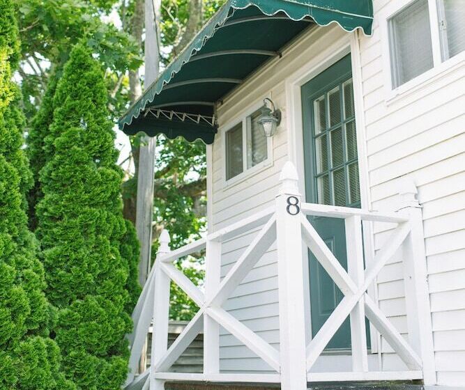 בית מלון כפרי Admirals Quarters Inn