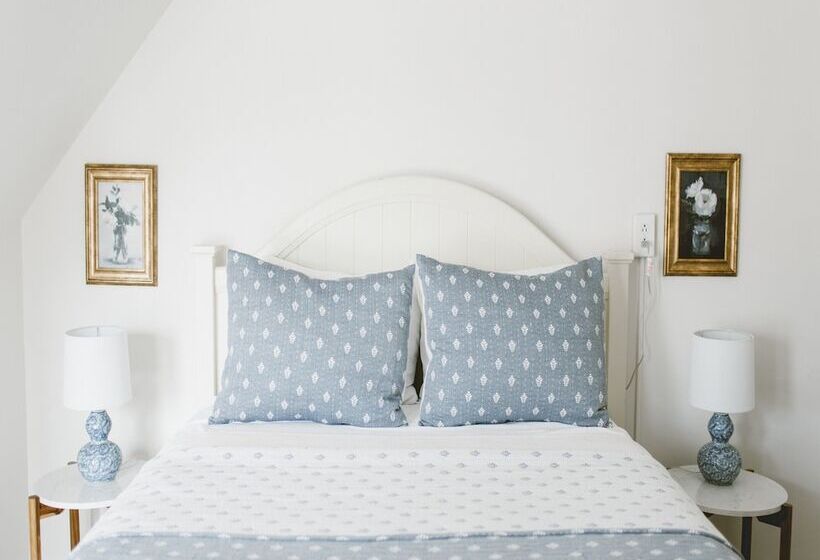 בית מלון כפרי Admirals Quarters Inn