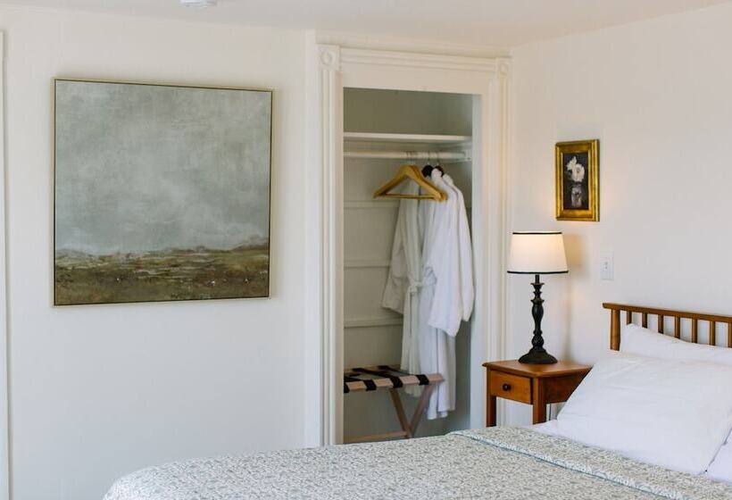 בית מלון כפרי Admirals Quarters Inn