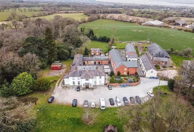 Hotelli Plas Bellin Hall