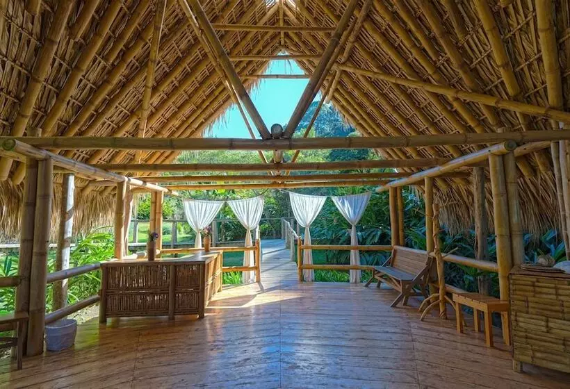 هتل Santuario Natural El Tular