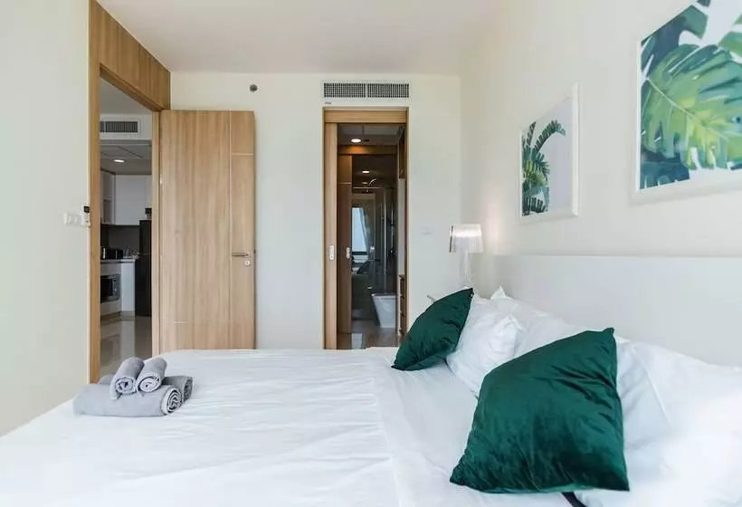 Hotelli The Riviera Wongamat By Pattaya Holiday