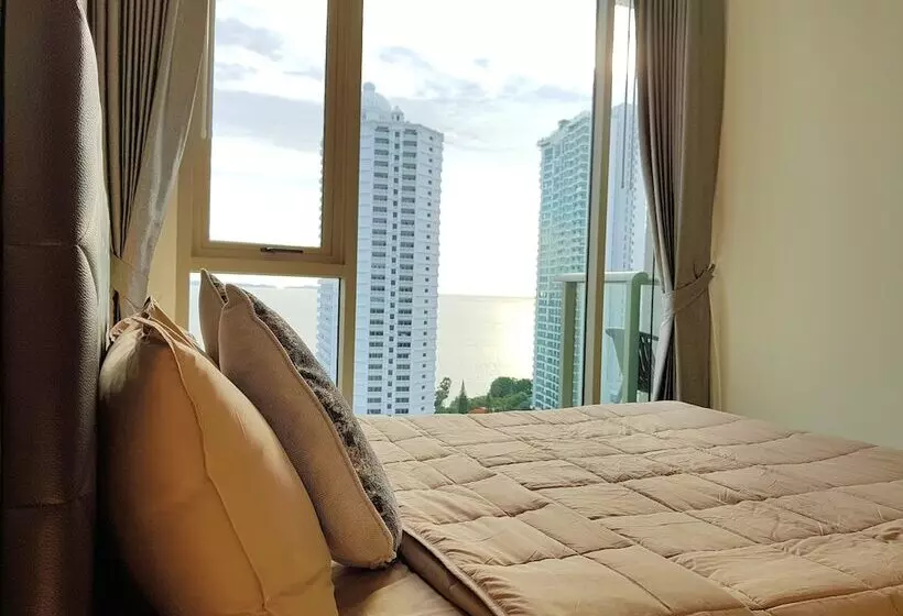 Hotelli The Riviera Wongamat By Pattaya Holiday