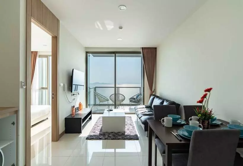 Hotelli The Riviera Wongamat By Pattaya Holiday