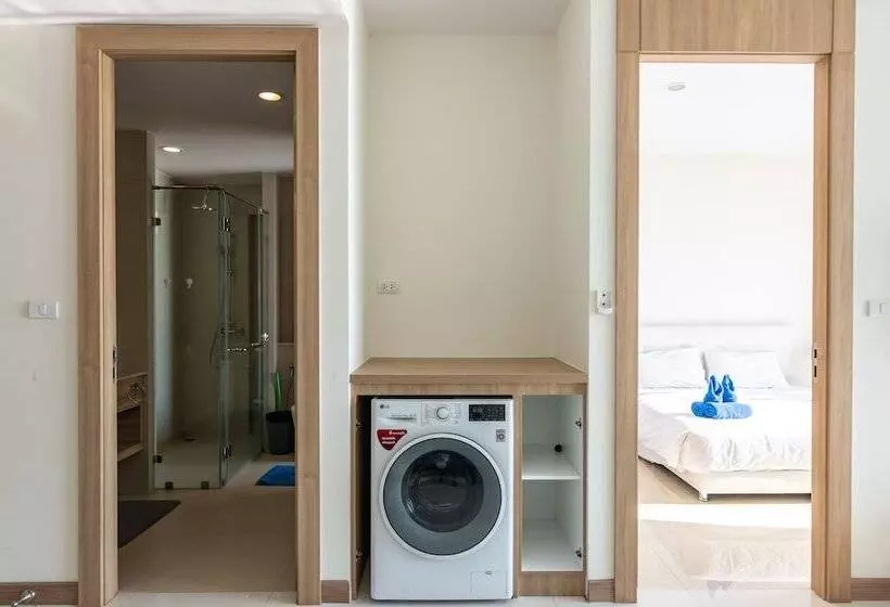 Hotelli The Riviera Wongamat By Pattaya Holiday