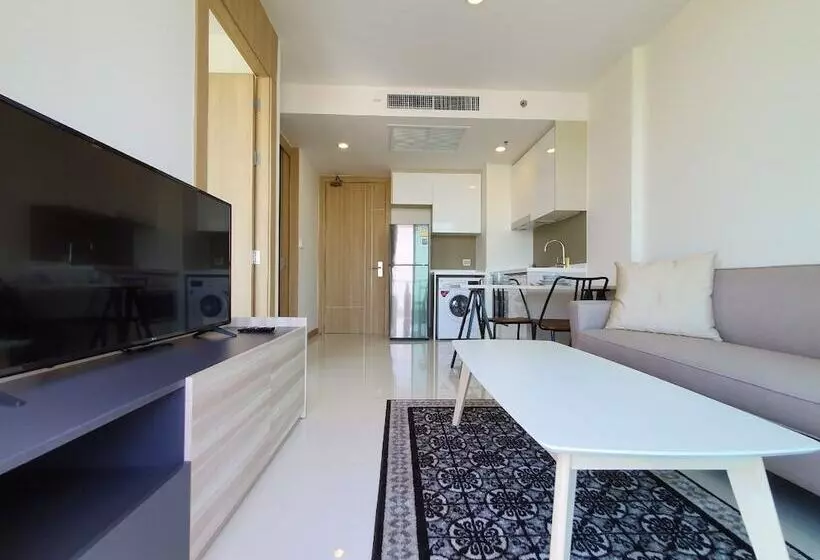 Hotelli The Riviera Wongamat By Pattaya Holiday