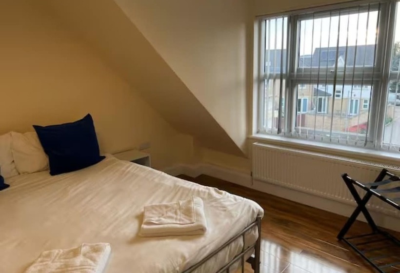 펜션 Relaxing Airport Rooms