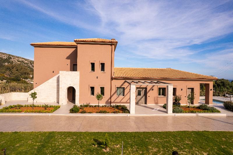 פנסיון Reveli Suites