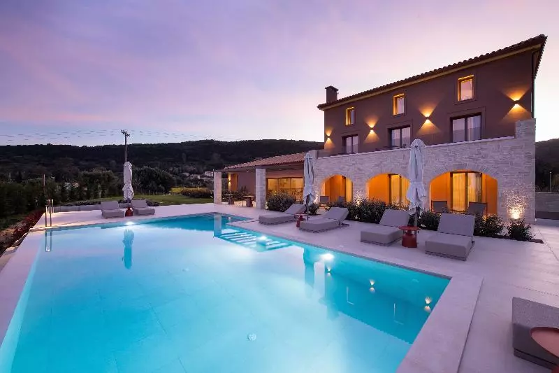 Majatalo Reveli Suites