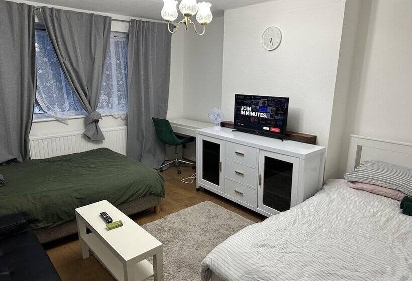 Резиденция Great 5 Bed Wembley Home 25min From Central London