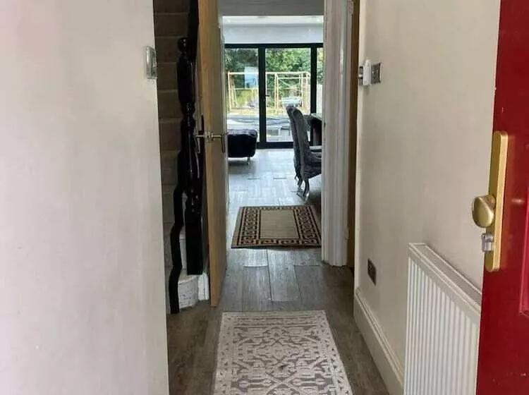 レジデンス Lovely 3 Bed House In Potters Bar Jacuzzi & 75inch