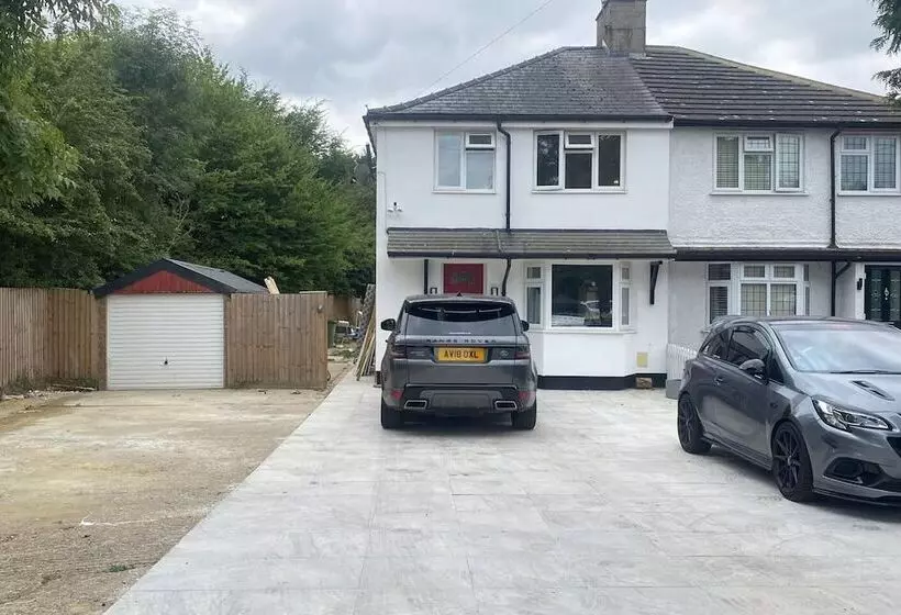 レジデンス Lovely 3 Bed House In Potters Bar Jacuzzi & 75inch