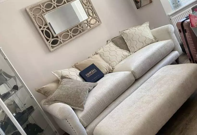 レジデンス Lovely 3 Bed House In Potters Bar Jacuzzi & 75inch
