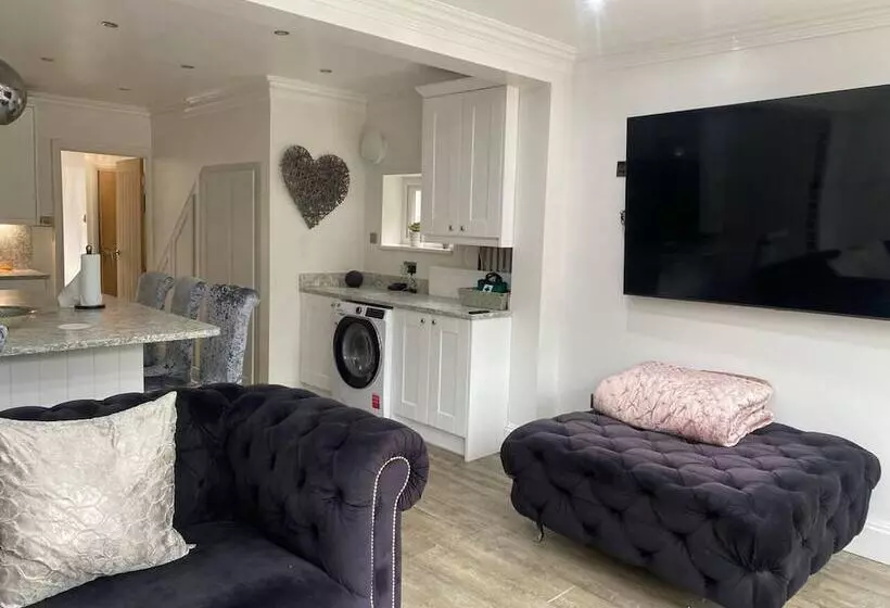 レジデンス Lovely 3 Bed House In Potters Bar Jacuzzi & 75inch