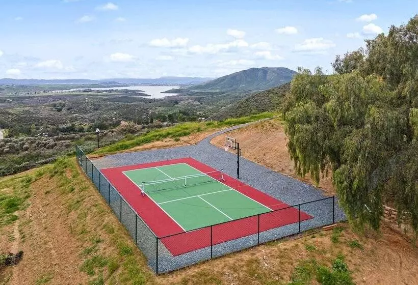 Slice Of Heaven By Avantstay Breathtaking Views!