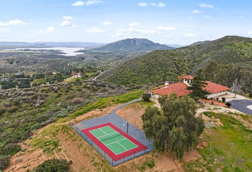 Slice Of Heaven By Avantstay Breathtaking Views!