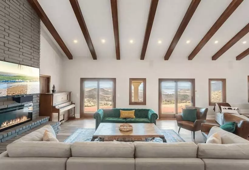 Slice Of Heaven By Avantstay Breathtaking Views!