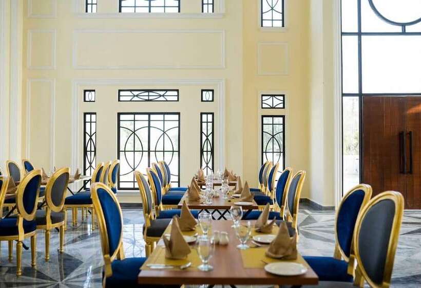 هتل Falettis Grand Bahawalpur