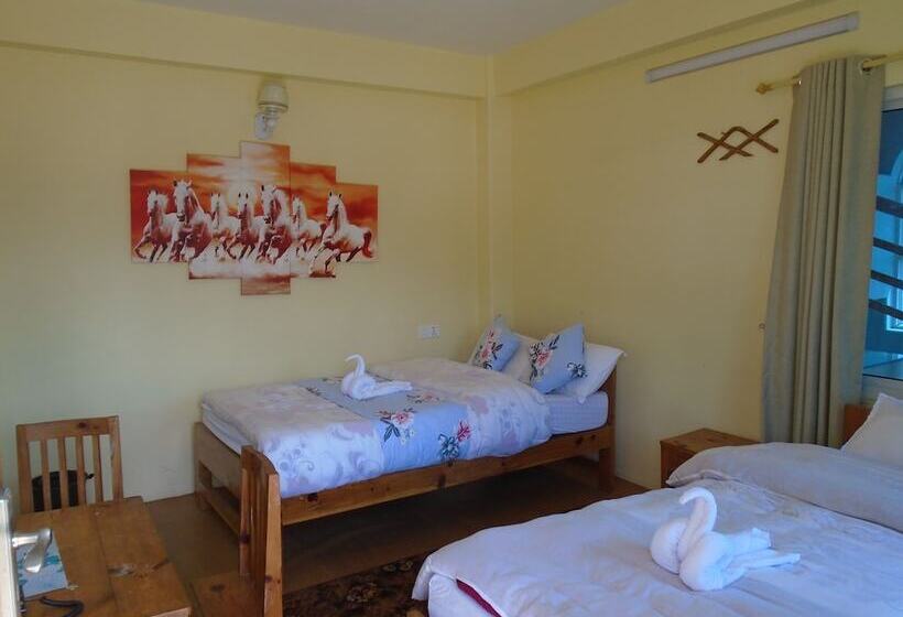 هتل Naya Gaun Eco Resort