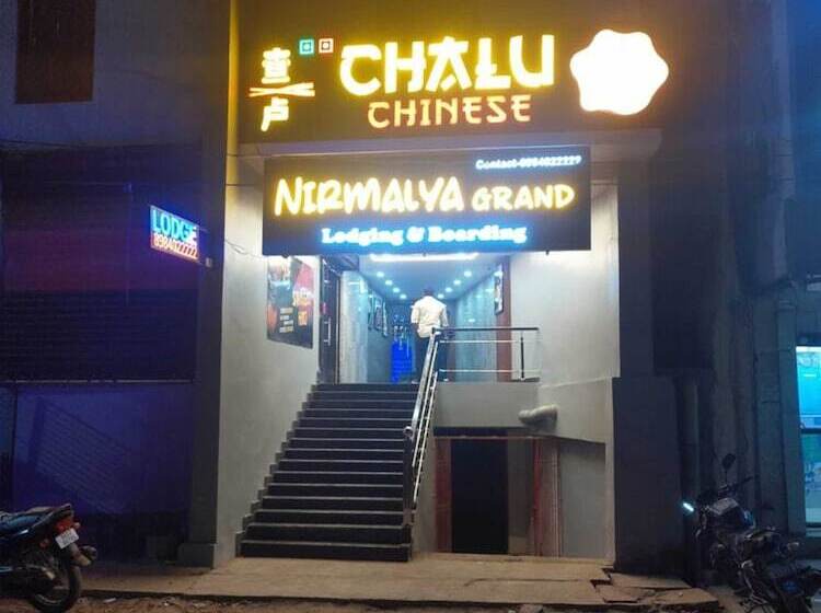 בית מלון כפרי Nirmalya Grand