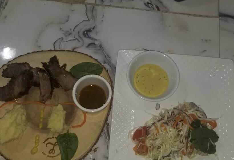 هتل Tariq S Resort And Restaurant