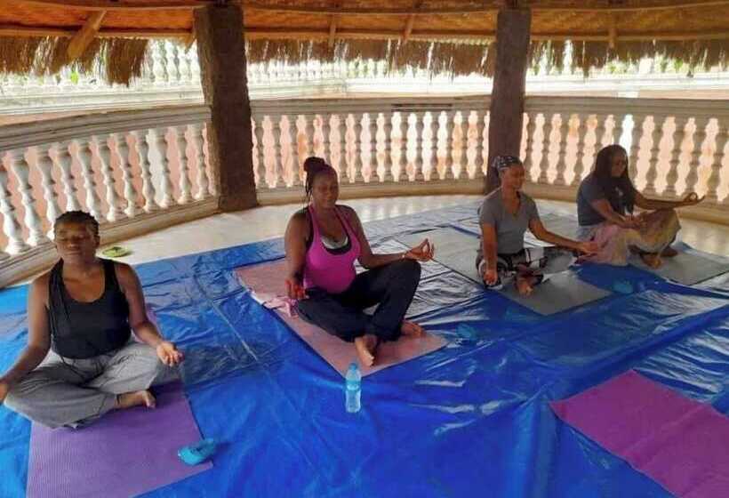 هتل Tariq S Resort And Restaurant