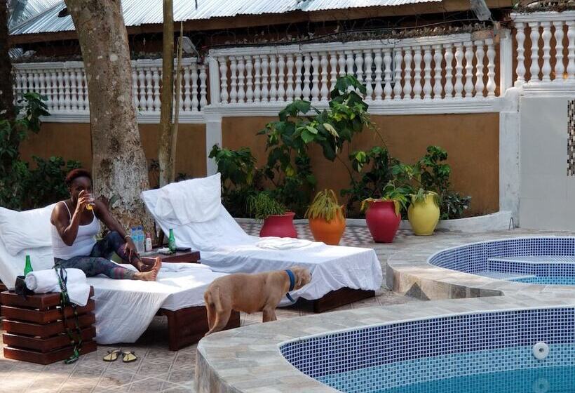 هتل Tariq S Resort And Restaurant