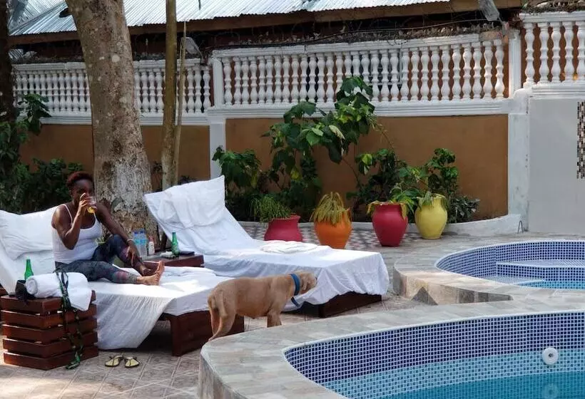 هتل Tariq S Resort And Restaurant