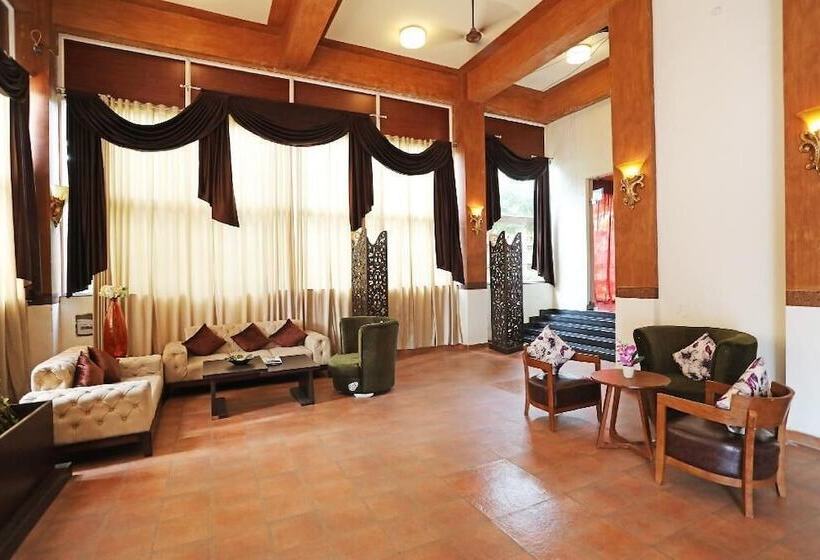 ホテル The Grand Neelam