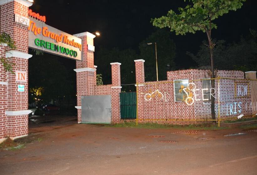 ホテル The Grand Neelam