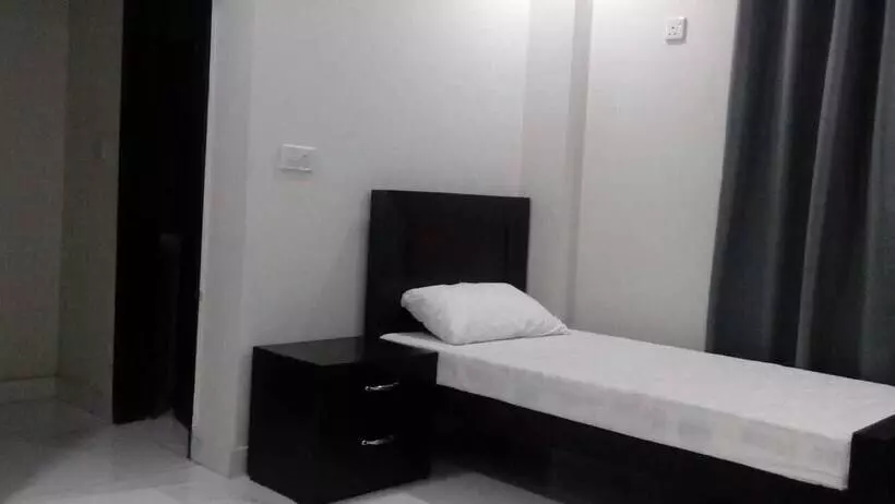 Uptown86 Girls Hostel