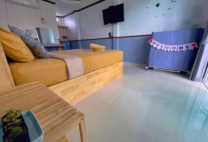 Bed and Breakfast Baan Tipsukon