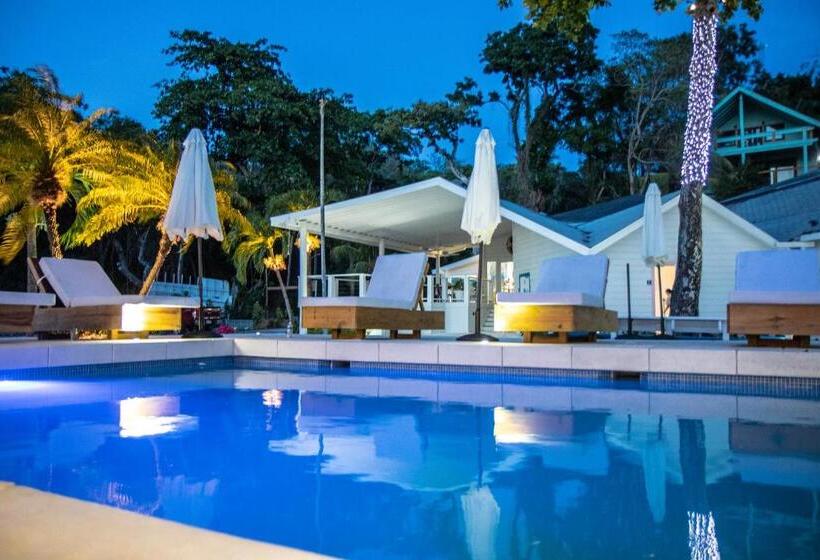 هتل Luna Beach Luxury Boutique Beach Front Resort