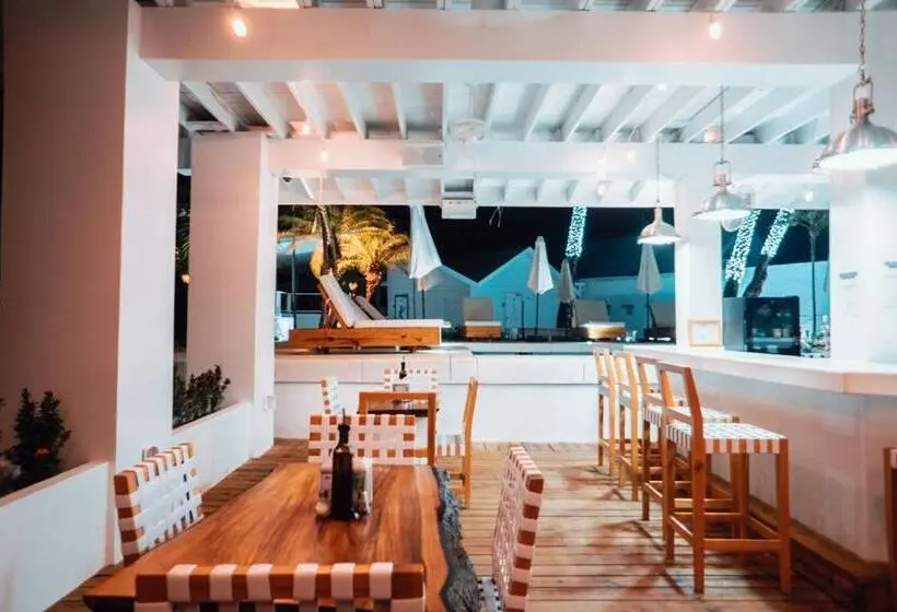 هتل Luna Beach Luxury Boutique Beach Front Resort