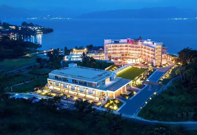 Hotelli Marianna Resort & Convention Tuktuk Samosir