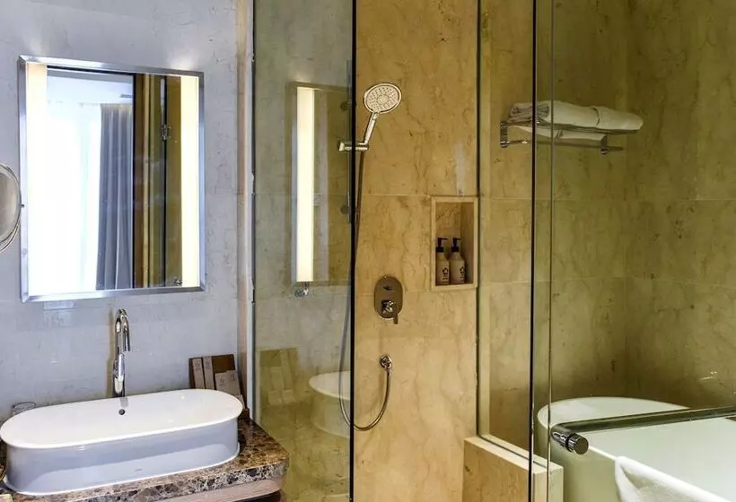 Hotelli Marianna Resort & Convention Tuktuk Samosir