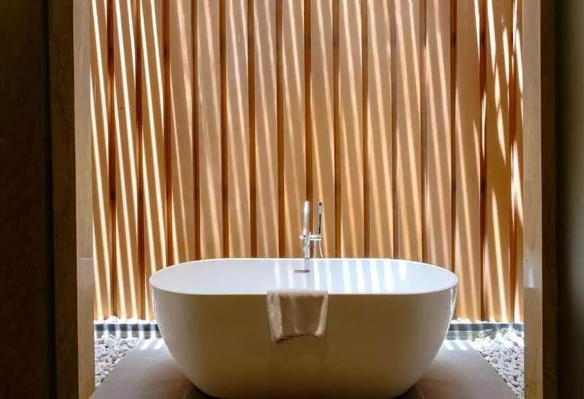 Hotelli Marianna Resort & Convention Tuktuk Samosir