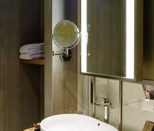 Hotelli Marianna Resort & Convention Tuktuk Samosir