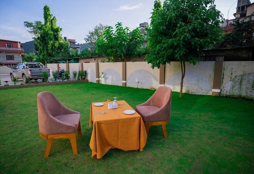 هتل Pauwa Pokhara